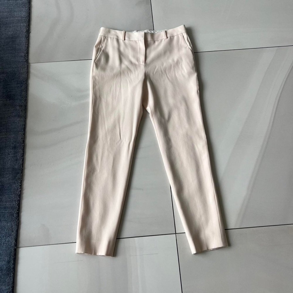Givenchy NWT Barney's New York Cream White
Cropped Tailored Pants
Size 6
